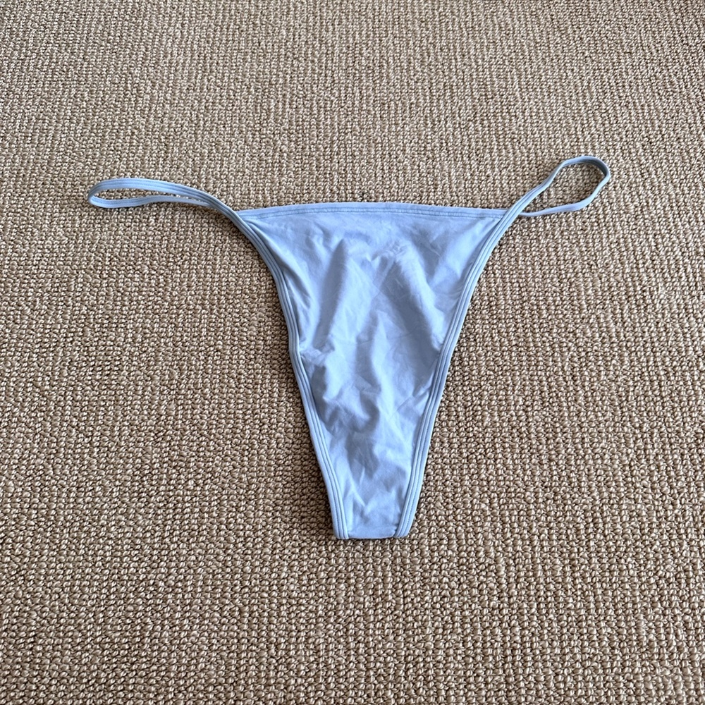 Skims Sky T-String Thong, Size 4X NWT
